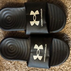 New Under Armour Youth Boy's Black Slip On Slides Size 1Y